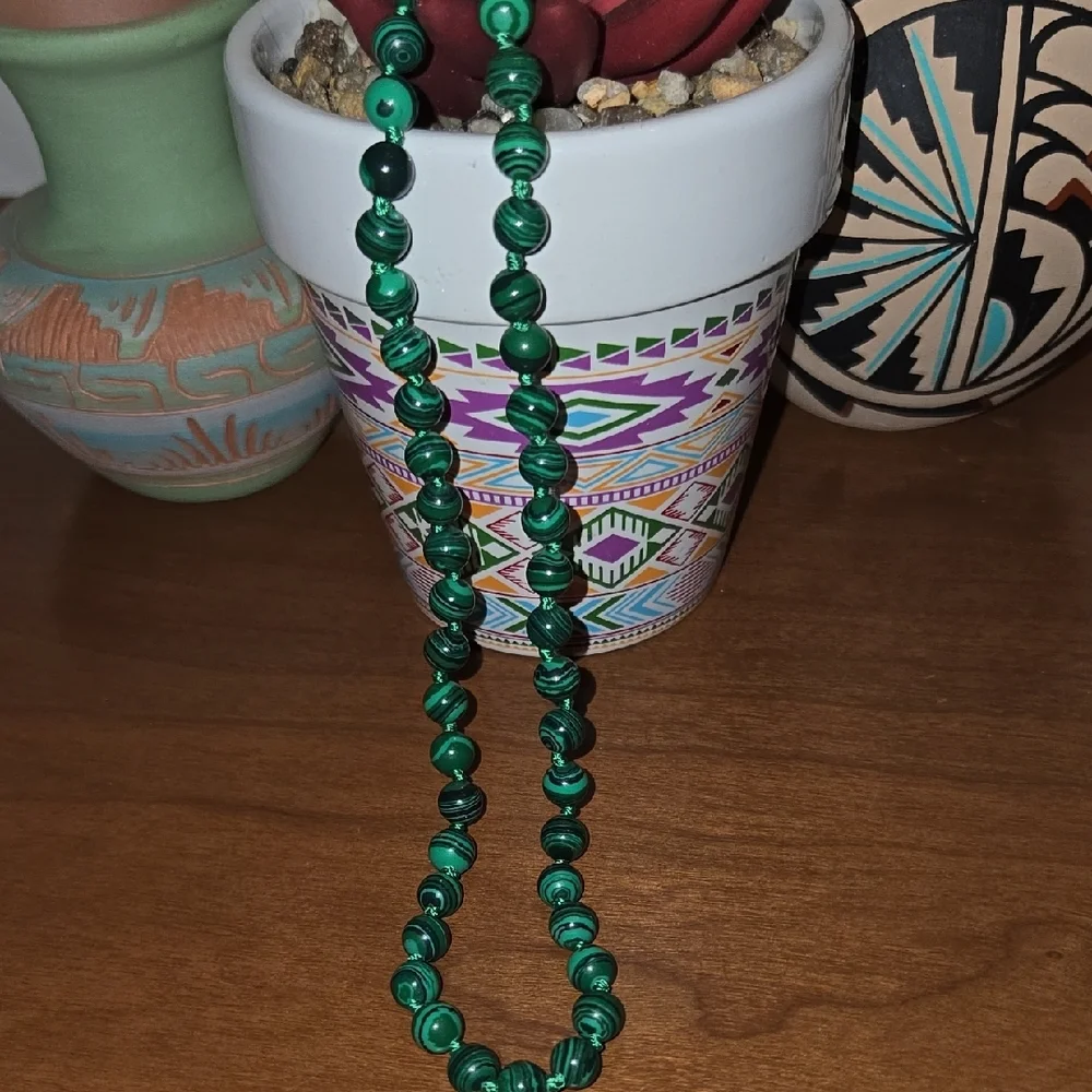 Malachite - Green and Black Swirl Beaded Necklace - Picture 3 of 4